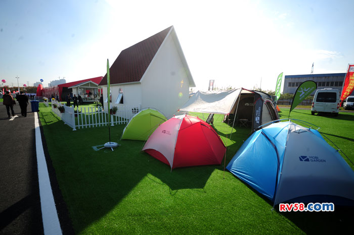 房车亮相第五届中国汽车(房车)露营大会露营装备及房车展览会